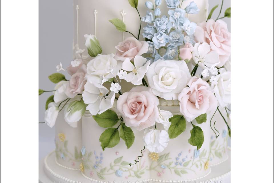 Sugar flowers on wedding cake