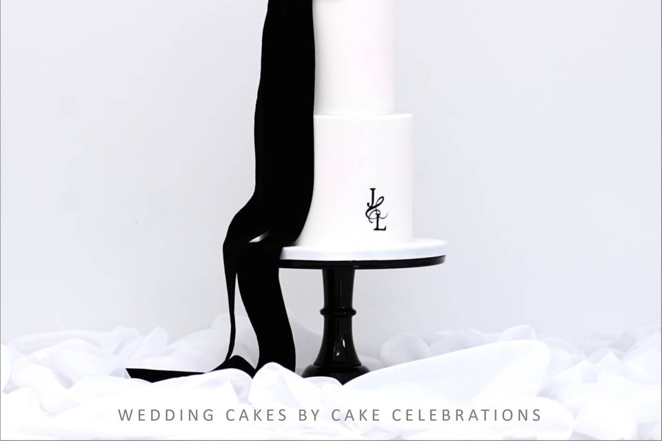 Black velvet bow wedding cake