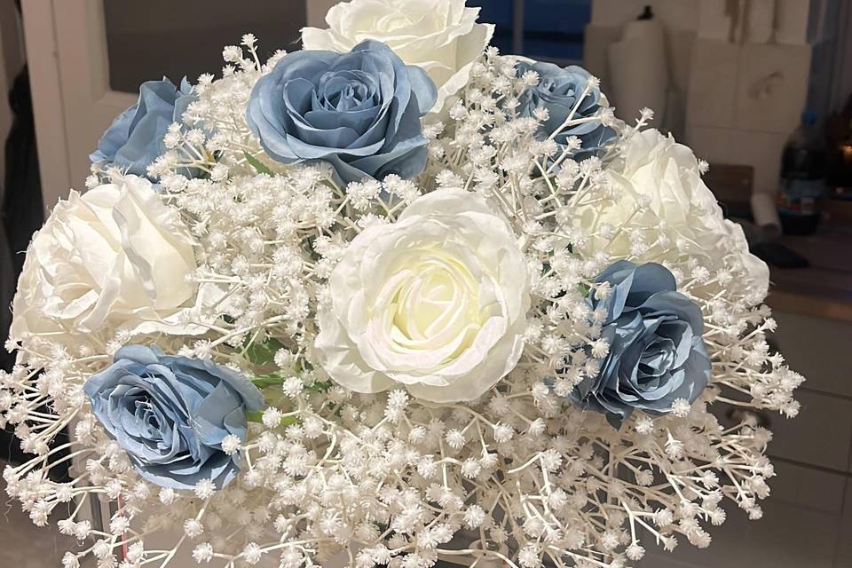 White mix centrepiece