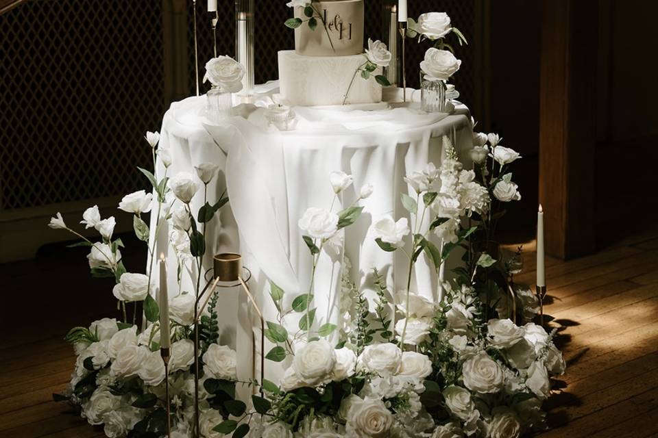 Cake table setting