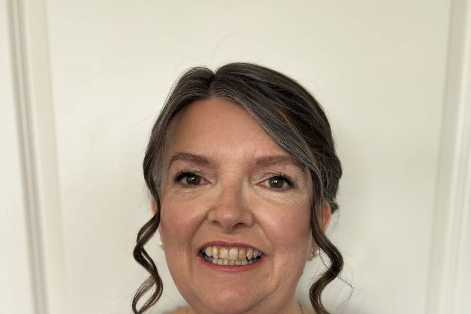 Sister of the bride make up