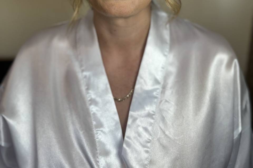 Soft glam bridal make up