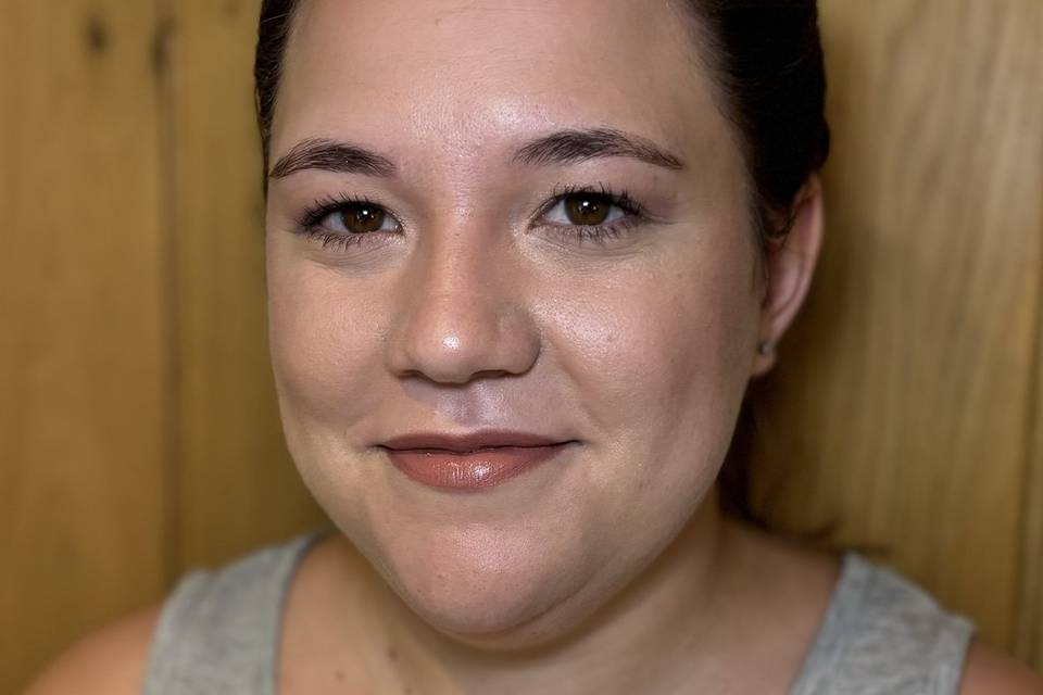 Subtle bridesmaid make up