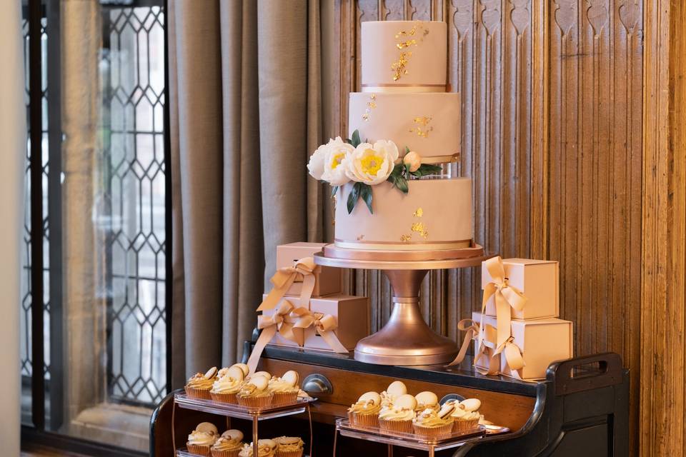 Wedding Cakes by Lisa Broughton