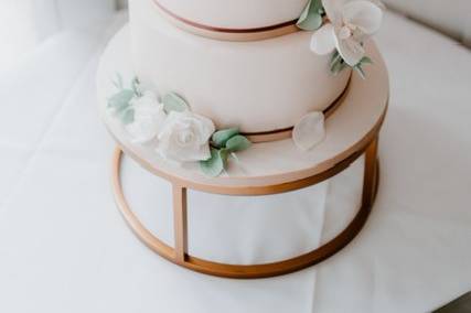 Wedding Cakes by Lisa Broughton