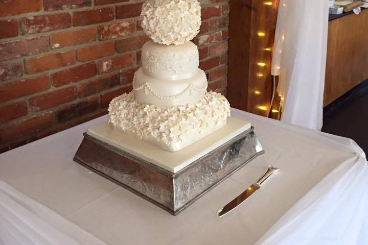 Wedding Cakes by Lisa Broughton