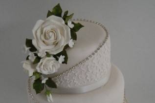 Diamonds & Roses Wedding Cake