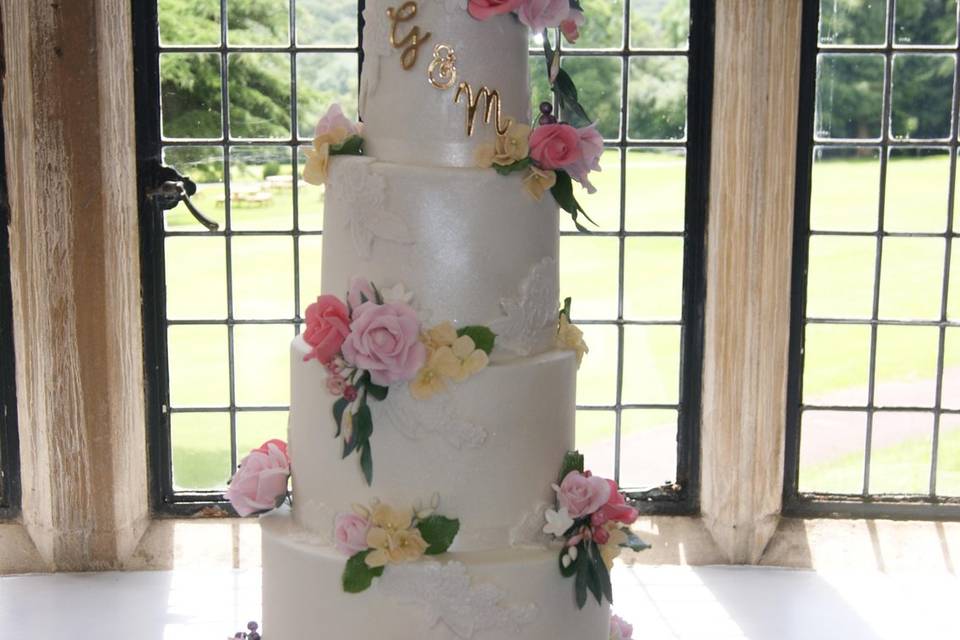 Wedding Cakes by Lisa Broughton