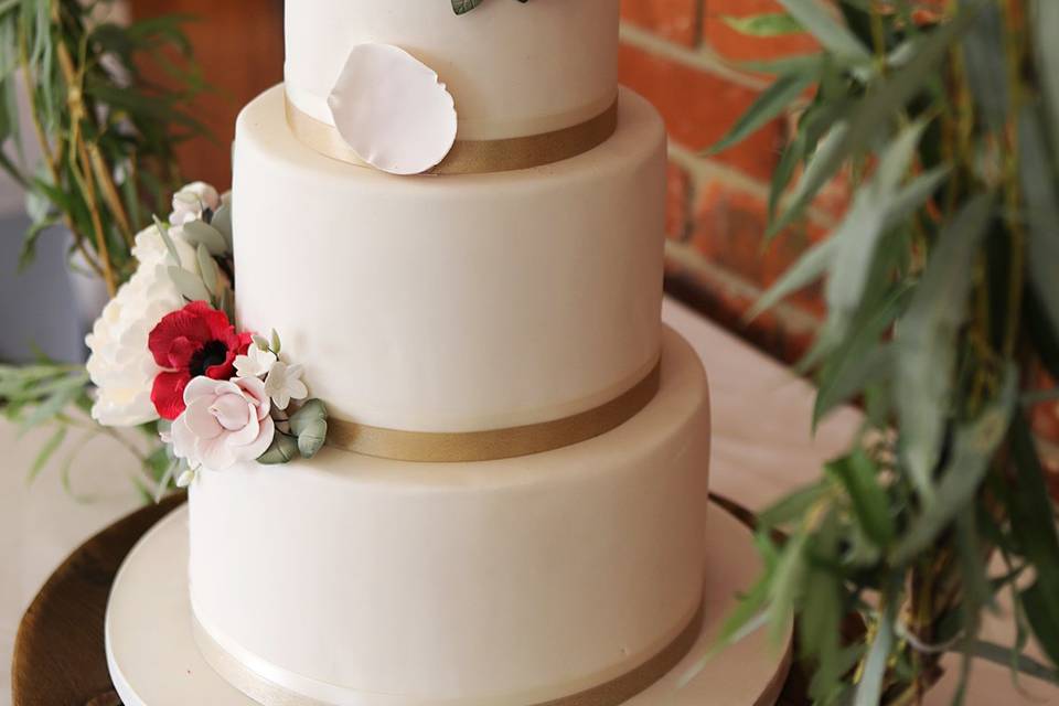 Floral Elegance Wedding Cake