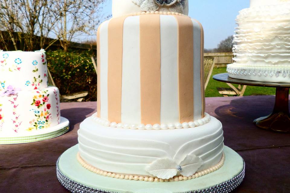 A vintage style 1920s cake
