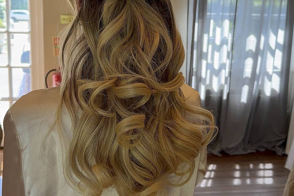 Bouncy curl half up
