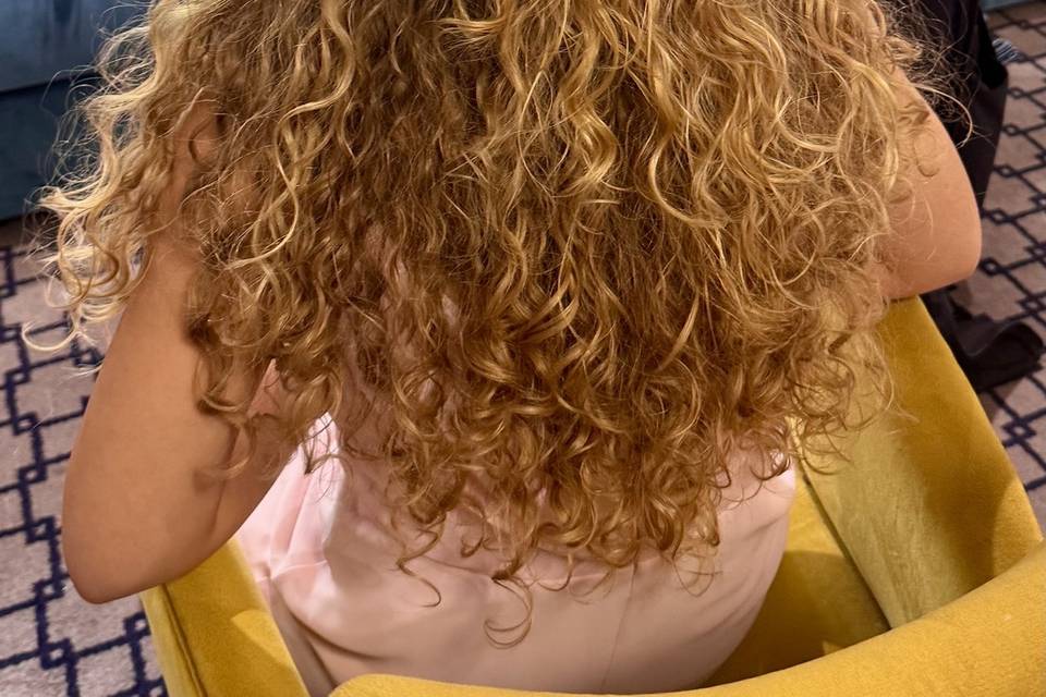 Natural curly hair styling