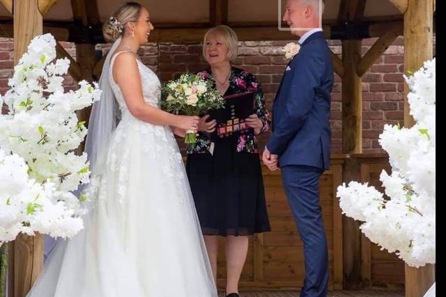 Yvonne Beck Bilingual Wedding Celebrant