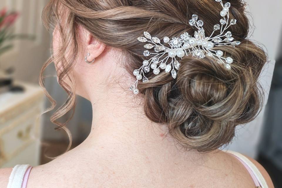 Low bridal hairstyle