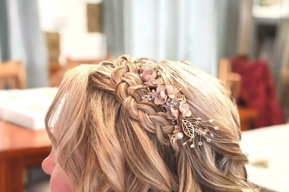 Shoulder length hairstyle
