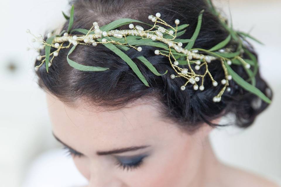 Guest-of-honour with hair accessory