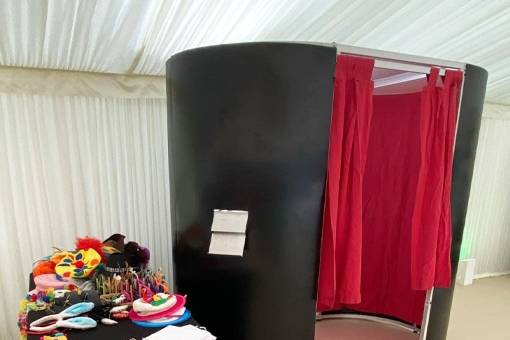 Black Fun Booth
