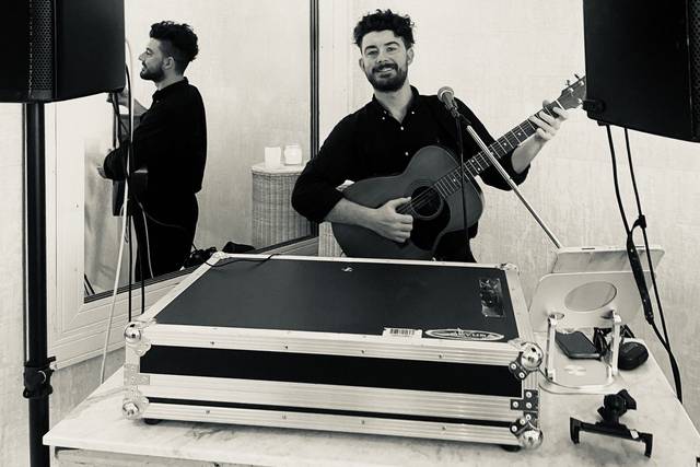 Max Mac (Acoustic + DJ)