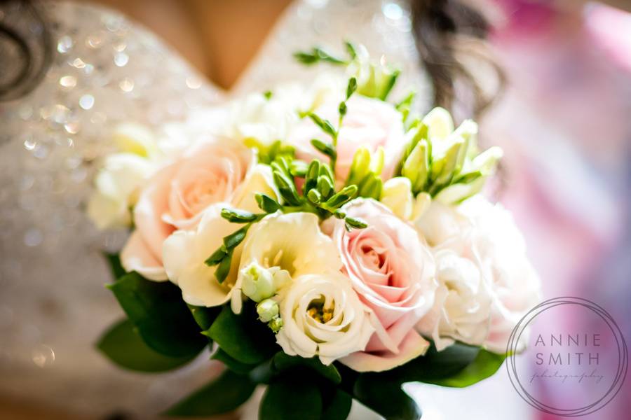 Pale pink and ivory bouquet