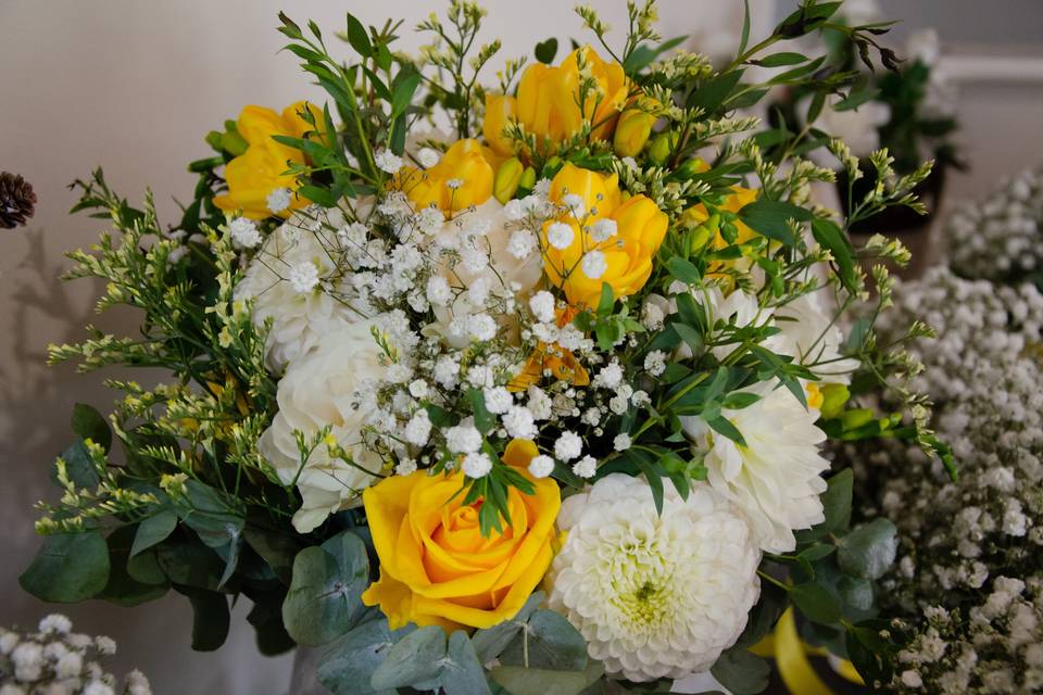 Yellow and ivory bouquet