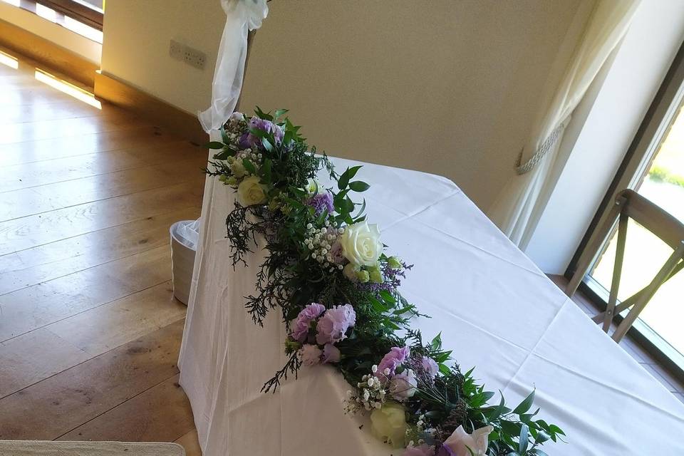 Top table garland