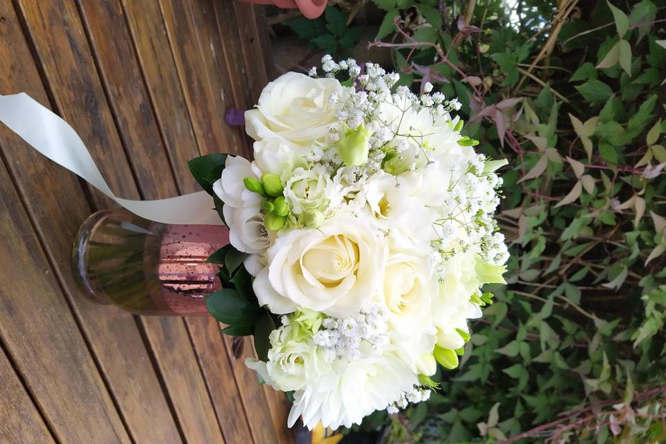 Country rose bouquet