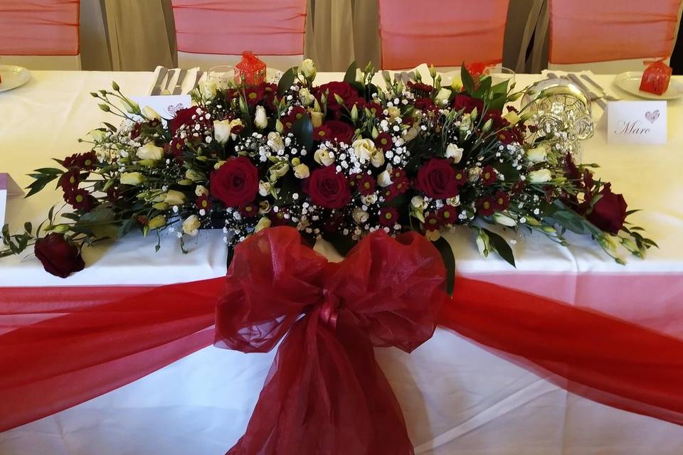 Red top table flowers