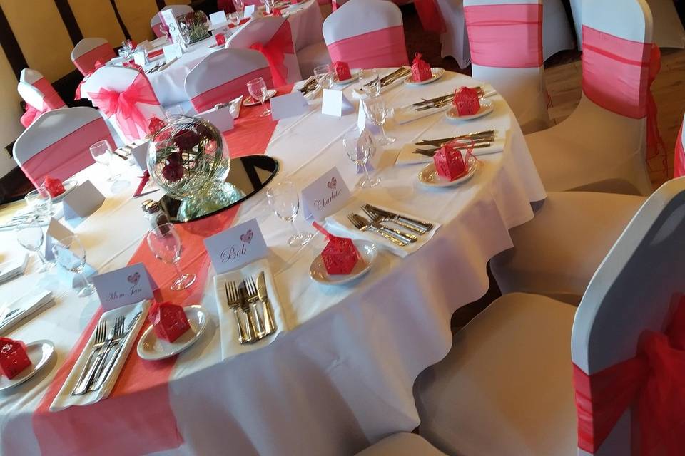 Red top table flowers