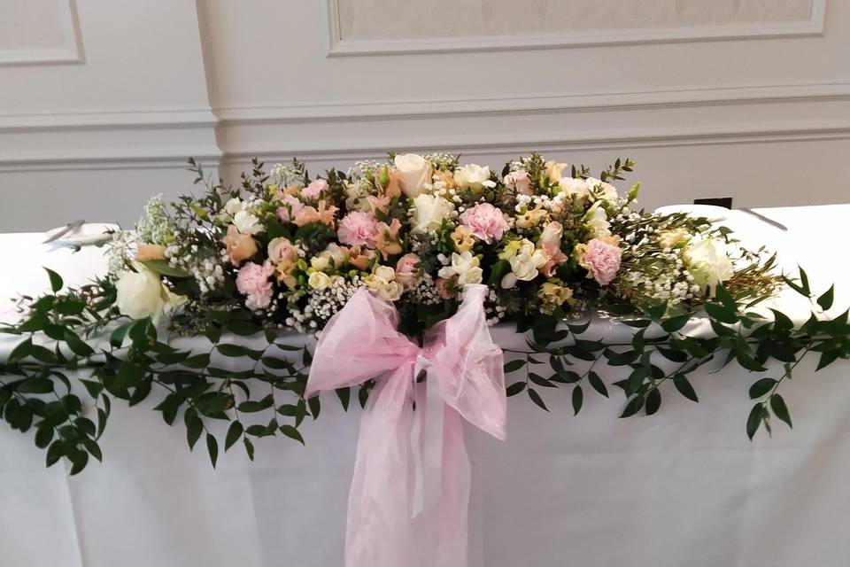 Dusky pink top table flowers