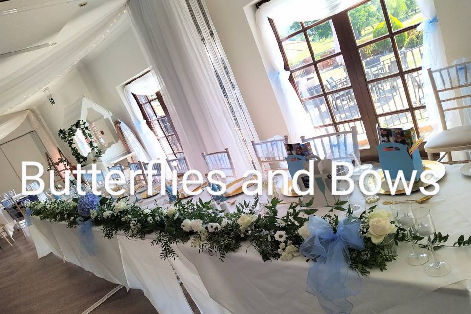 Blue table garland