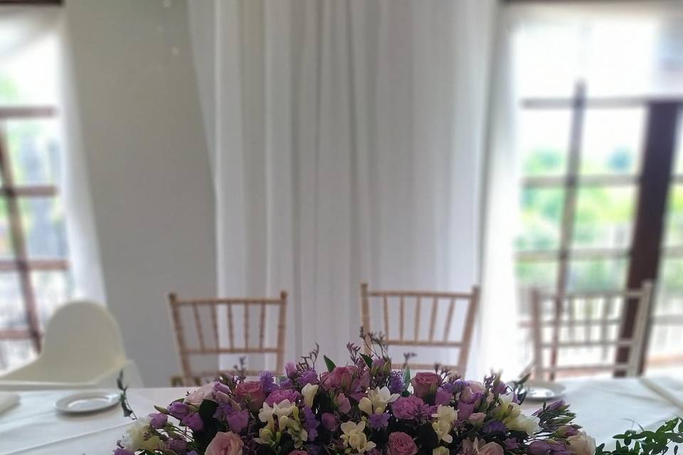 Purples top table flowers