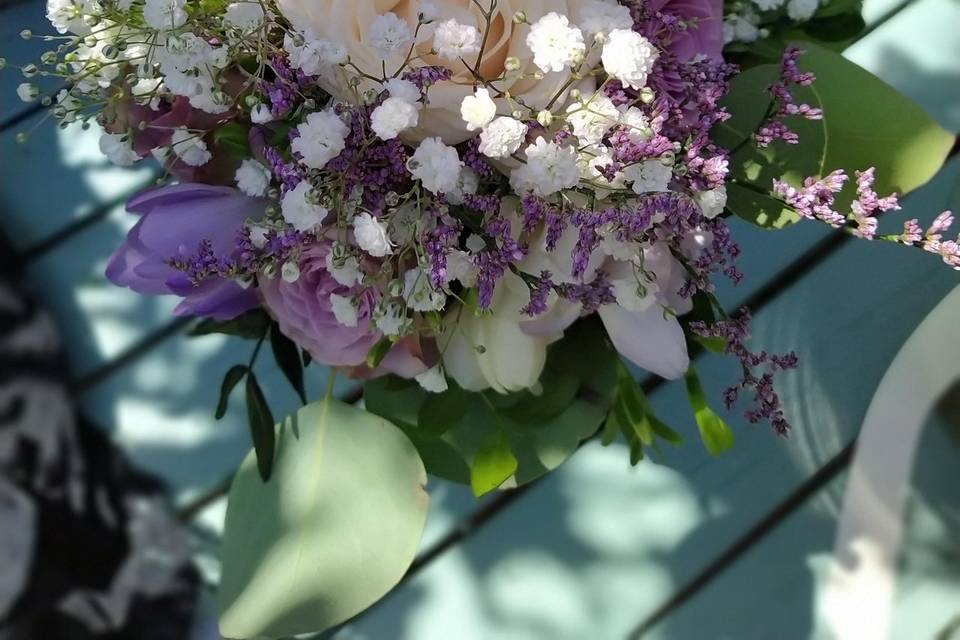 Lilac and gup bouquets