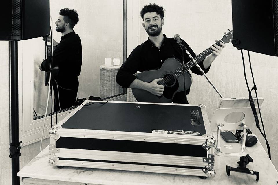 Max Mac (Acoustic + DJ)