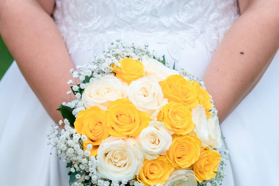 Pale pink and ivory posy