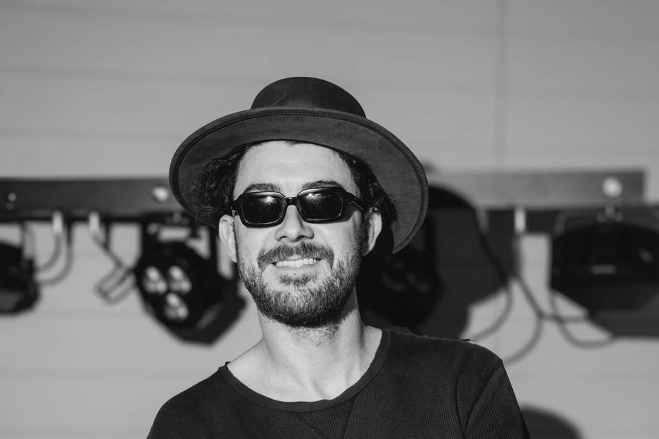 Max Mac (Acoustic + DJ)