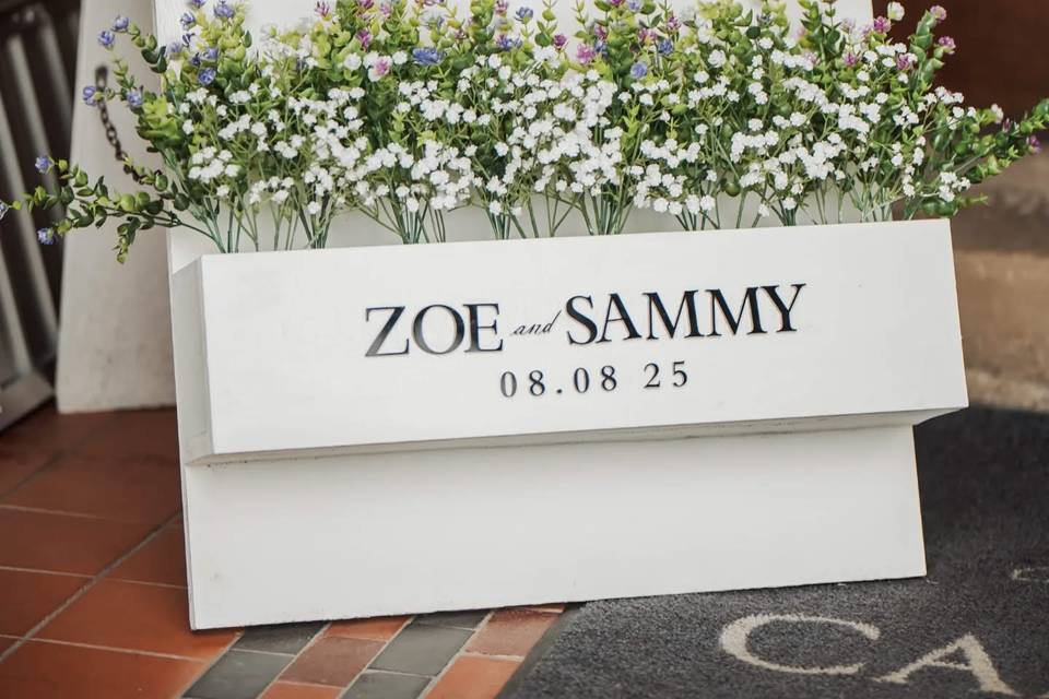 Welcome sign