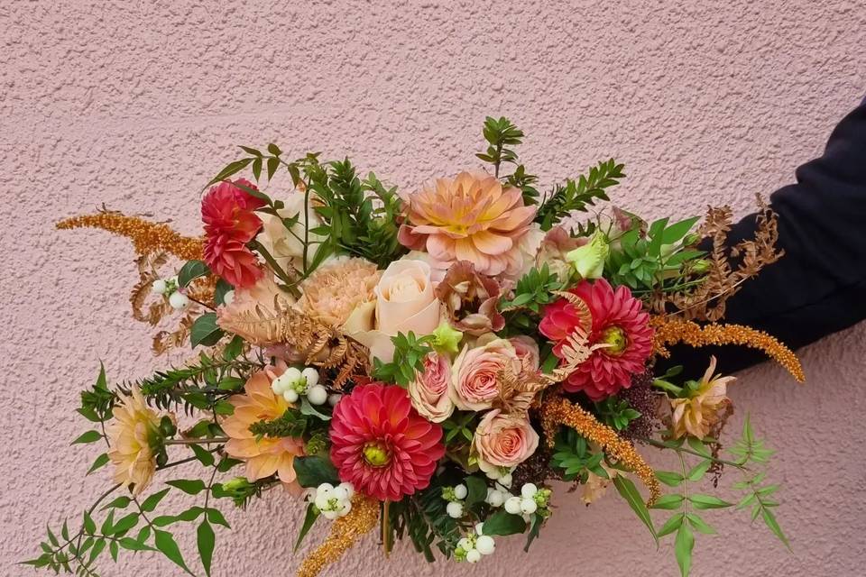 Autumnal bridal bouquet
