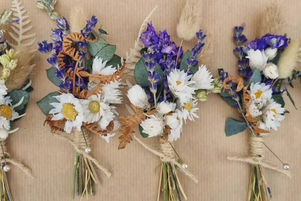 Dried flower buttonholes