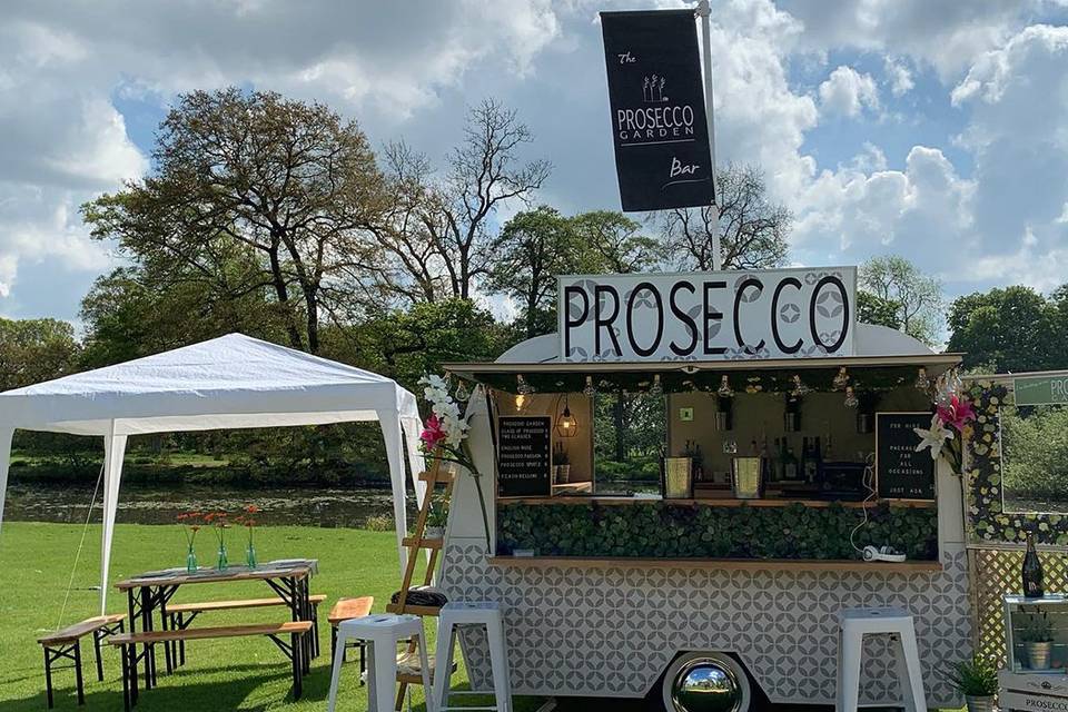 Prosecco garden bar