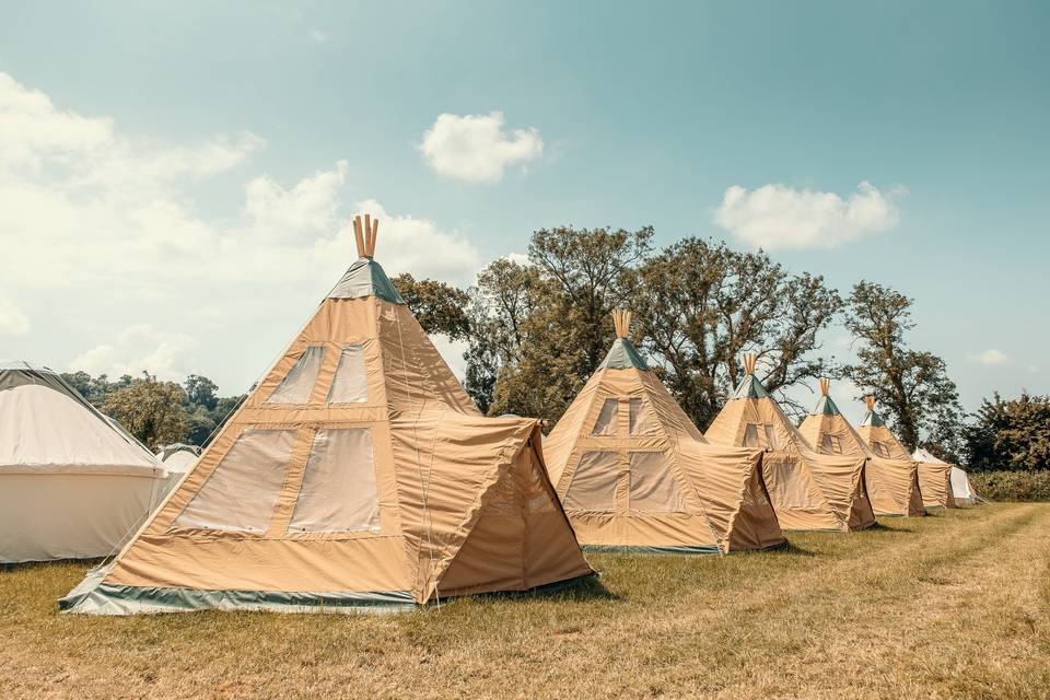 Accomodation Tipis