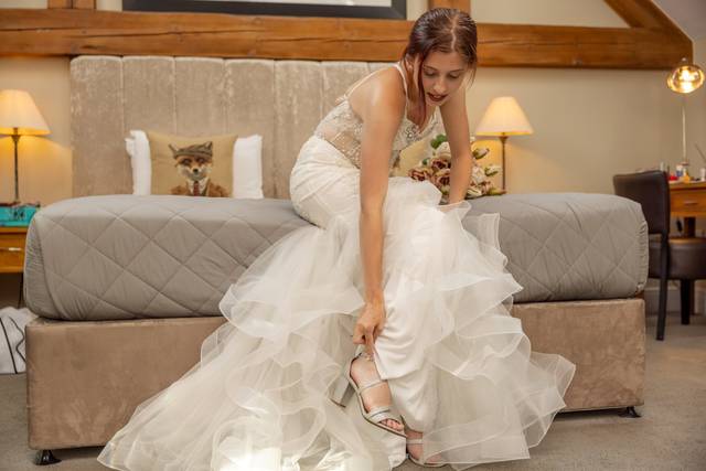 Bride getting ready in a Suite
