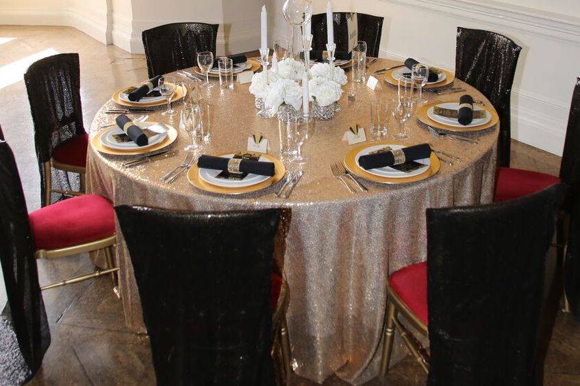 Sequinned table linen