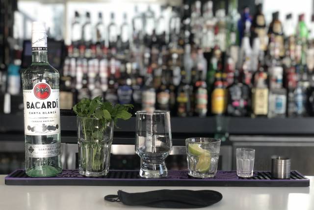 Kludo & Inc. Cocktail Bar