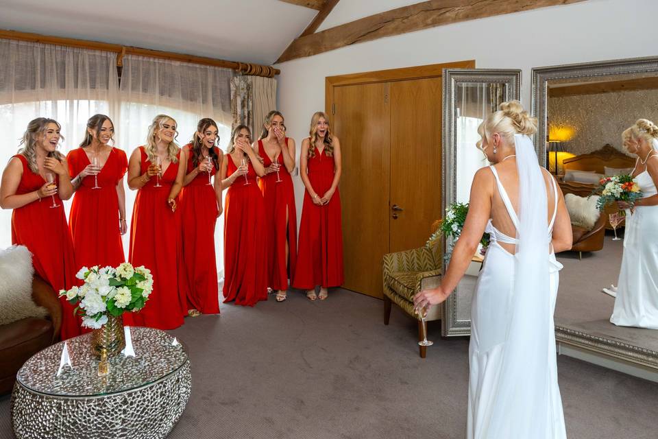 Bridesmaids 1st look, Mythe B