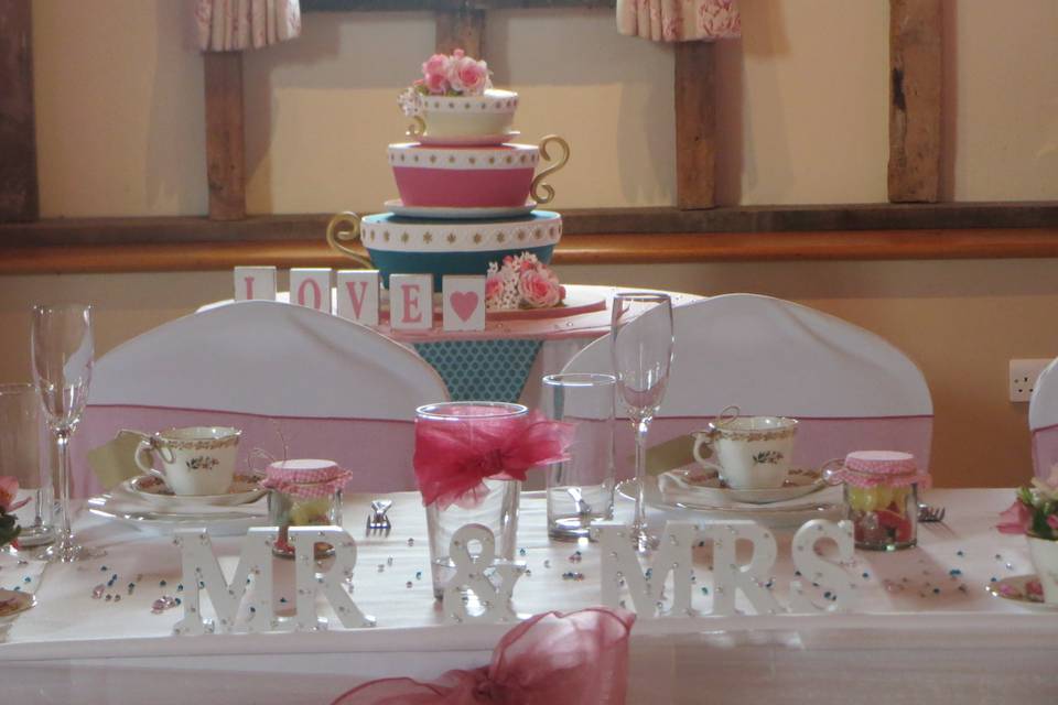 A tea cup wedding cake.