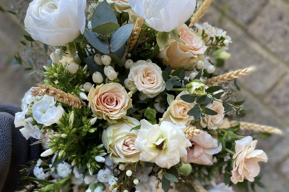 Soft apricot bouquet
