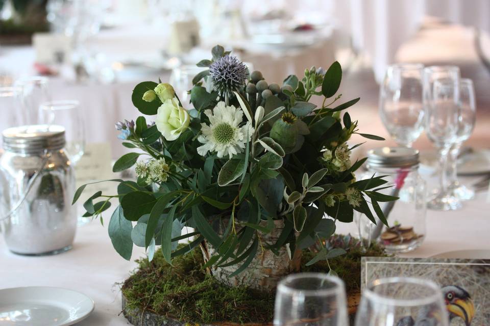 Wild and natural table centre