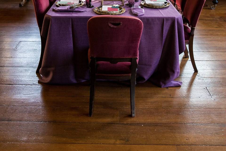 Dark and Berries Tall Table