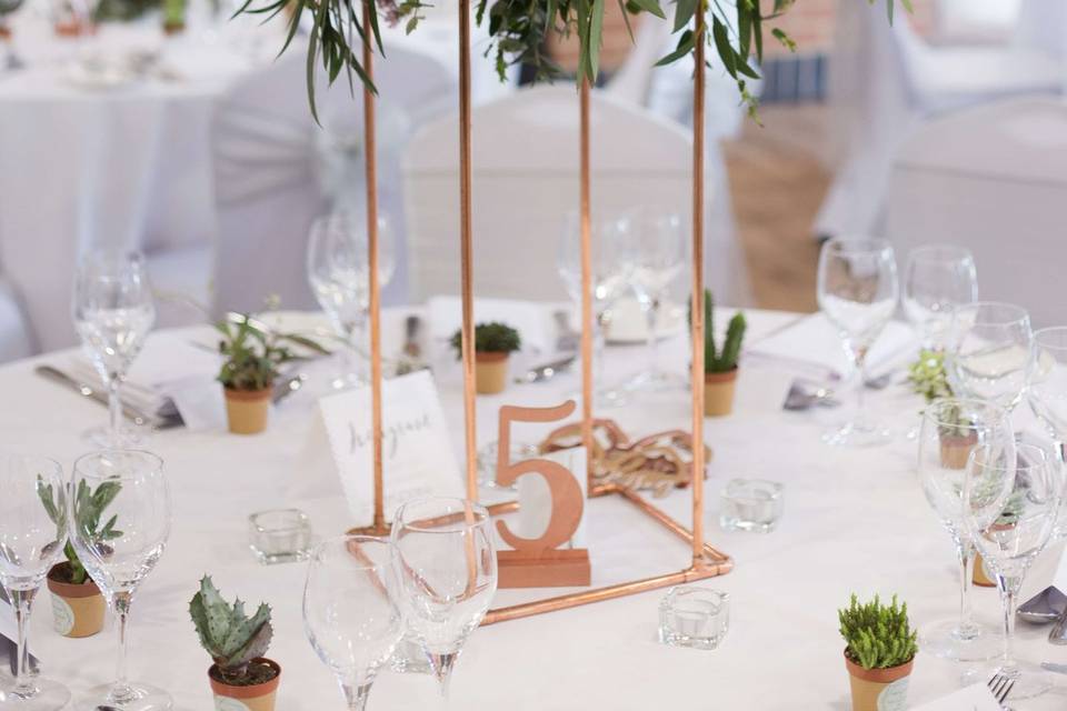 Rose and Foliage Table