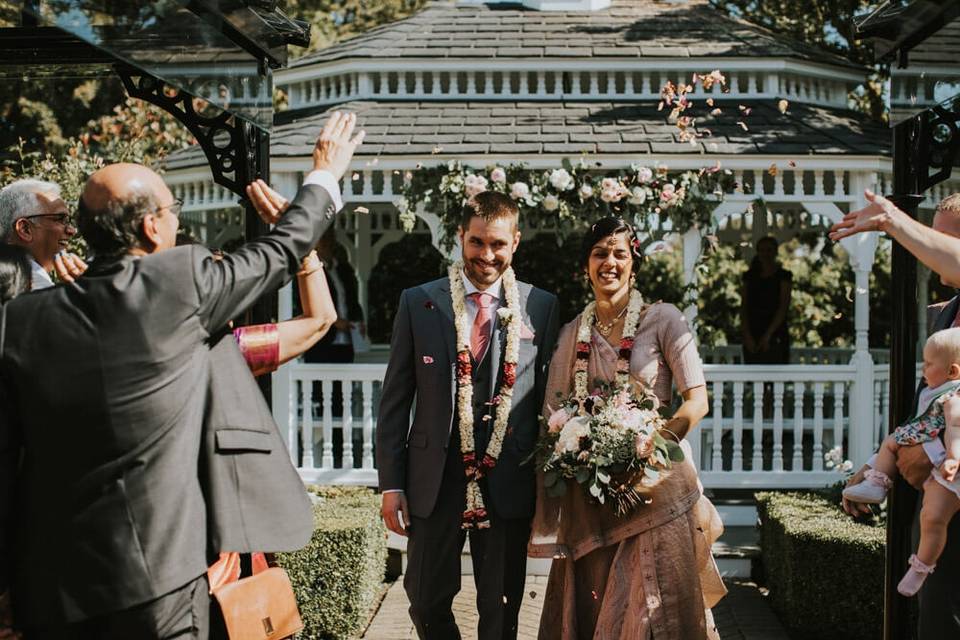 Biodegradable petal confetti